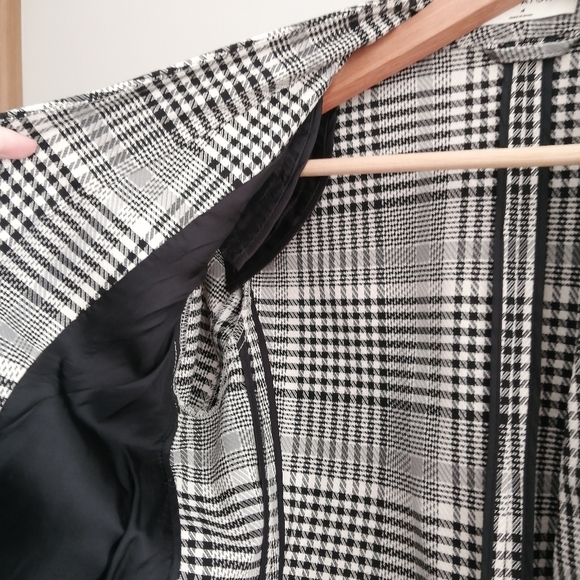 Aritzia Babaton Power Hip Blazer Black White Plaid Houndstooth Crepe 4 - Picture 8 of 17